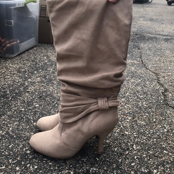 Fashionable boots! - Picture 2 of 5